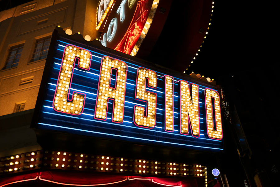 How Casiny Uses Bonus Features to Add More Variety to Online Casino Play