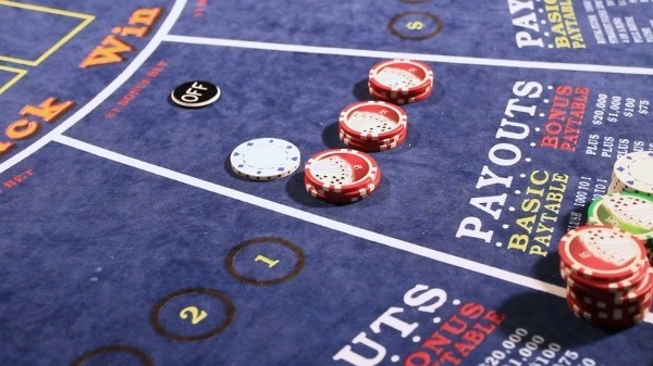 The player tips the dealer The player tips the dealer